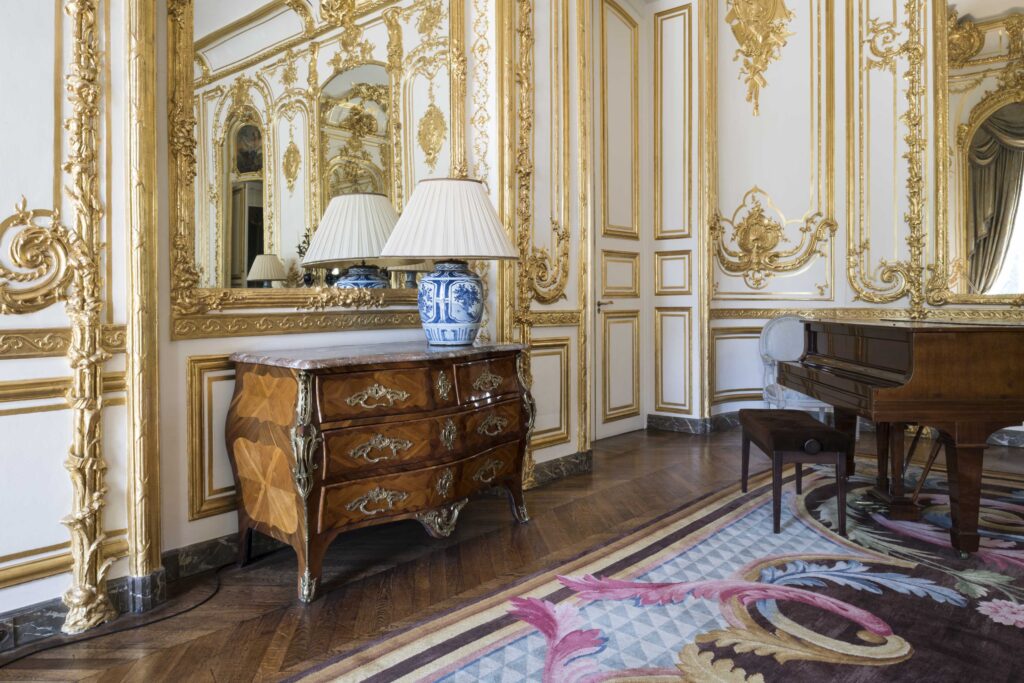 Paris - Chief of Mission Residence (BI-LAT) - Louis XV Commode in situ Paris - Chief of Mission Residence (BI-LAT) - Louis XV Commode in situ