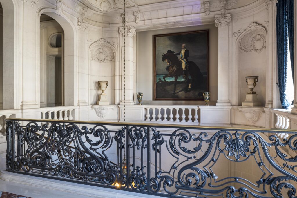 Paris - Chief of Mission Residence (BI-LAT) - Equestrian portrait of Washington in situ Paris - Chief of Mission Residence (BI-LAT) - Equestrian portrait of Washington in situ