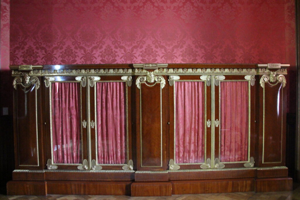 Padouk Cabinet Padouk Cabinet