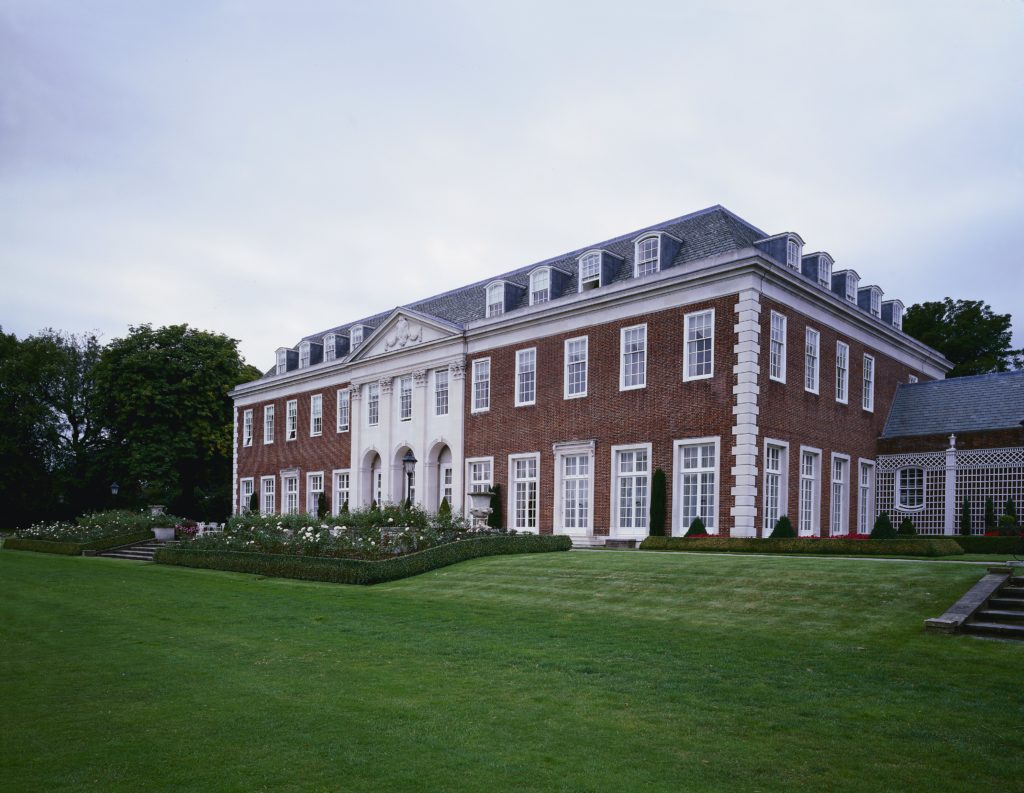 London Chief of Mission Residence (Winfield House) | Secretary's Register (2001)